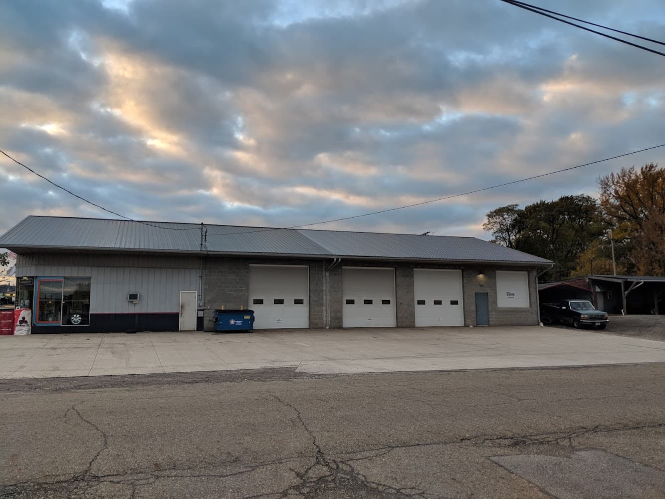 Vanβs Tire Pros & Auto Repair cover photo