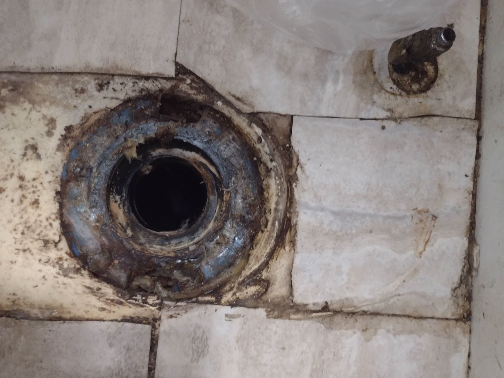 Free Flowing Drain & Plumbing Repair cover photo